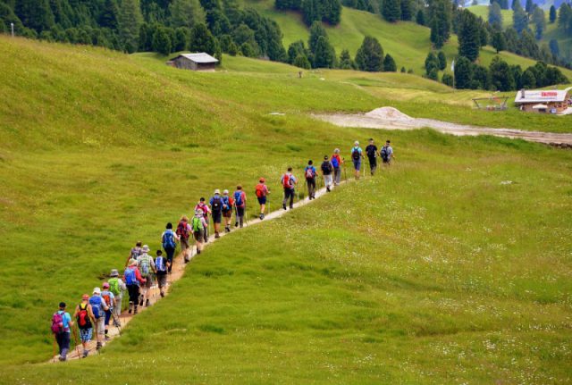 Buty trekkingowe męskie – idealne do pieszych wycieczek
