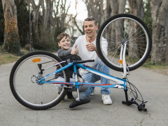 Dzieci w przyczepach rowerowych – jak rozwijać ich pasję do aktywnego trybu życia